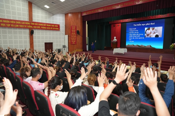 PHẦN LỚN NGƯỜI LAO ĐỘNG ĐANG BÁN SỨC KHOẺ KHI TRẺ, VỀ GIÀ LO DÀNH TIỀN ĐI KHÁM BỆNH